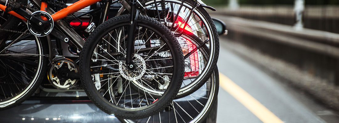 Richtig gesichert: Darauf müssen Sie bei der Fahrt mit Fahrradträger achten