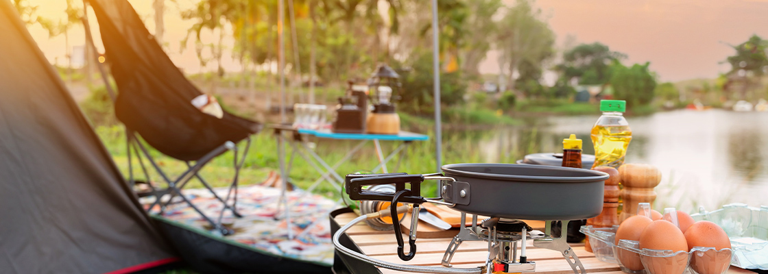 Kochen im Campingurlaub Von integrierten Herdplatten bis zu mobilen Kochstellen